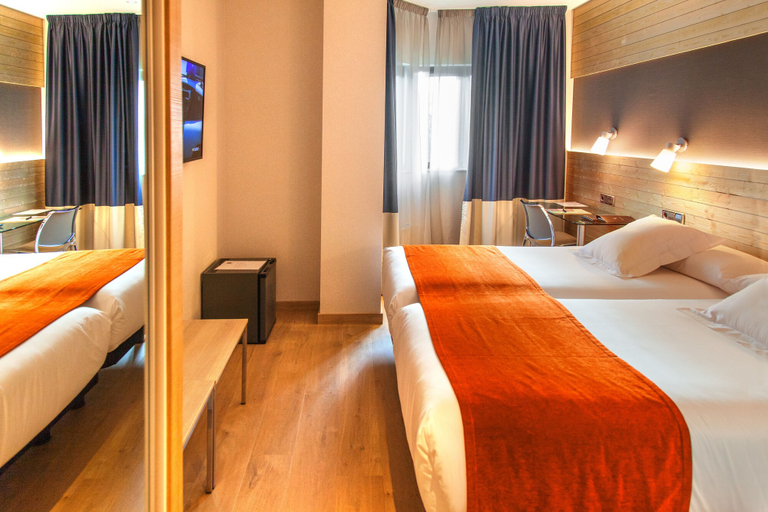 Bedroom 3, Hotel Avenida Coruña, A Coruña