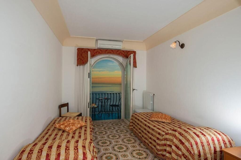 Bedroom 4, Hotel Il Gabbiano, Salerno