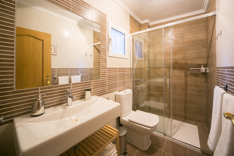 Bathroom 4, Cisneros Flat, Valencia