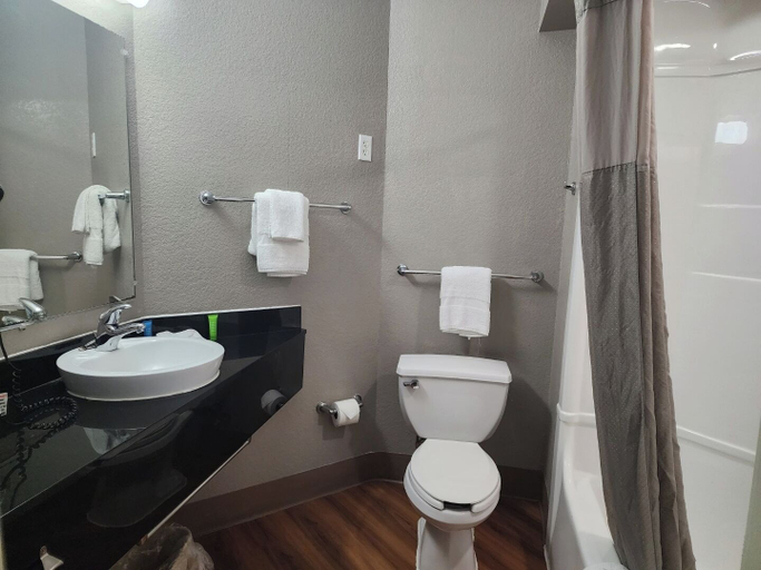 Bathroom 4, Motel 6 Biloxi Beach, Harrison