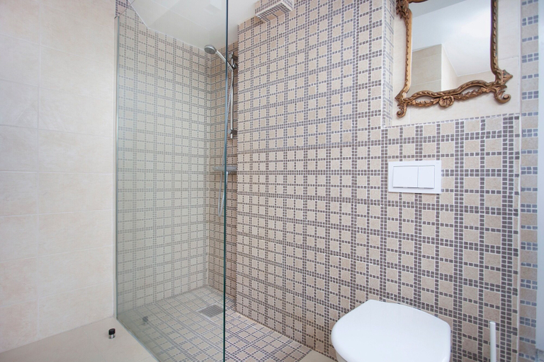 Bathroom 3, Bella's Apartments, Reykjavík