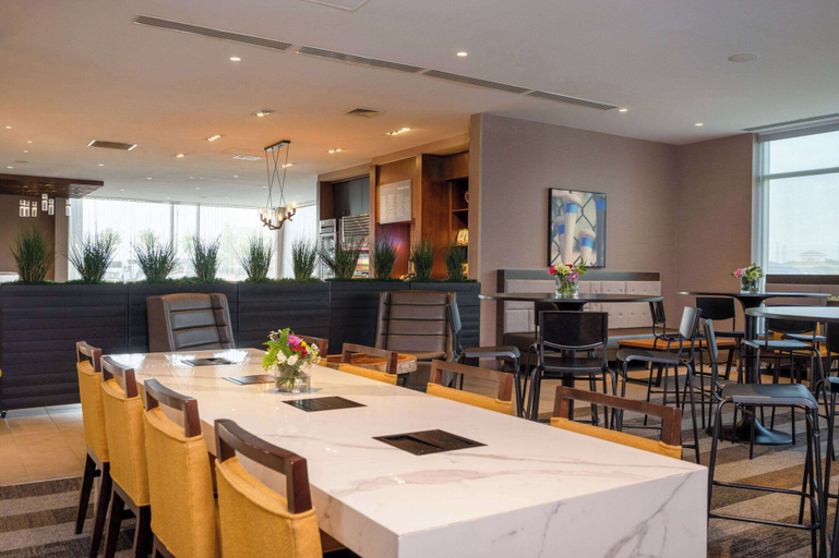 Food & Drinks 5, Wyndham Westfield, Hamilton