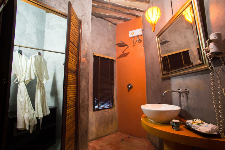Bathroom 3, B52 Beach Resort, Ko Phangan
