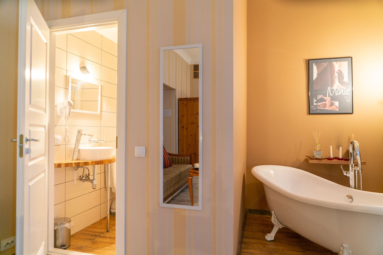 Bathroom 5, Godart Rooms, Tallinn