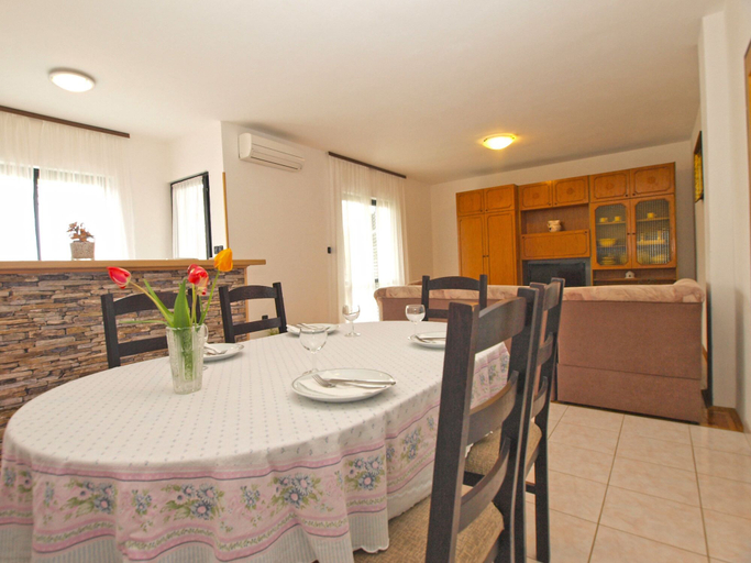 Others 5, Apartment 1595, Fažana