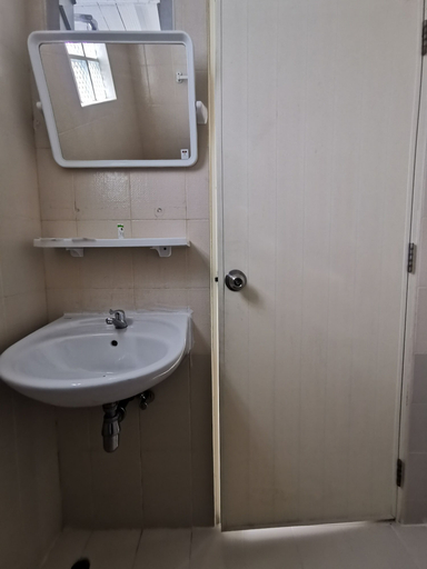 Bathroom 5, W Residents, Wang Thonglang