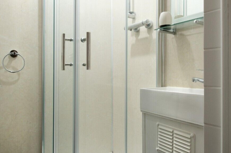 Bathroom 3, Sandy Glade Holiday Park, Somerset