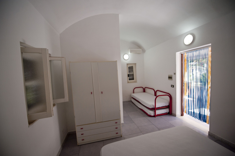 Bedroom 3, Villaggio Capo Vieste Camping, Foggia