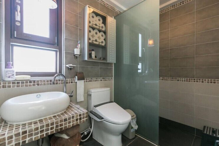 Bathroom 4, Jagoga Guest House - Hostel, Seogwipo
