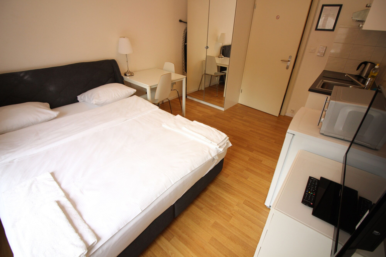 Room 2, Swiss Star Delsbergerallee, Basel