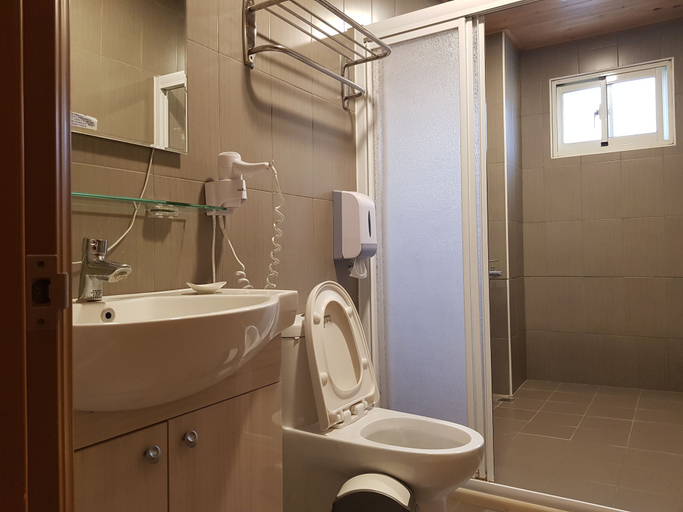 Bathroom 5, Railway Traveler B&B, Taitung