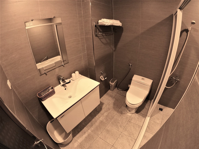 Bathroom 4, Ming Yue Hu Hotel, Nantou
