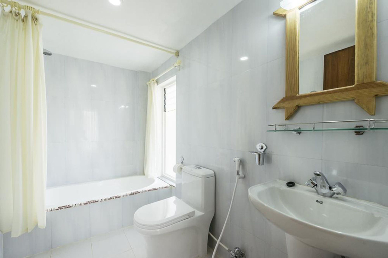 Bathroom 4, Tristar Hotel, Gandaki