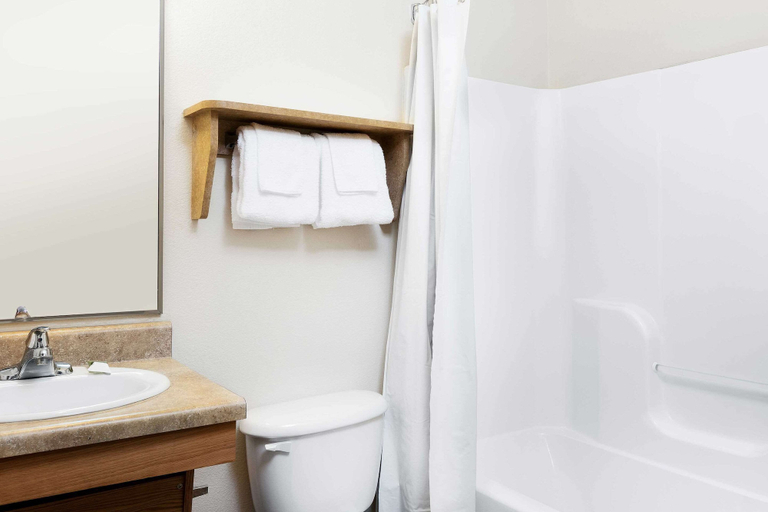 Bathroom 4, WoodSpring Suites Tyler Rose Garden, Smith