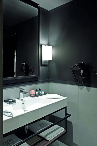 Bathroom 5, Parioli Place, Roma