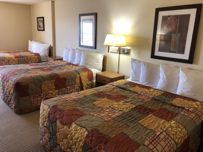 Bedroom 3, Days Inn by Wyndham Iron Mountain, Dickinson