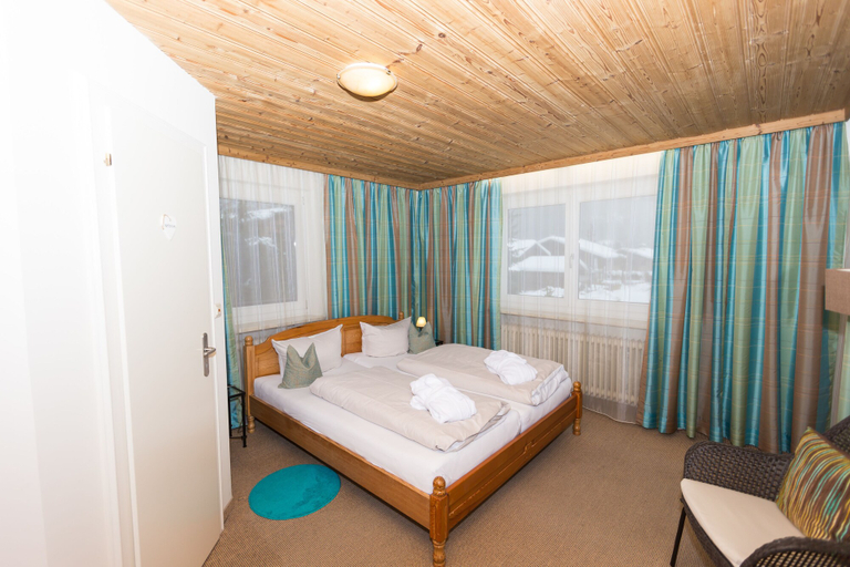 Bedroom 2, DEVA Hotel Kaiserblick, Traunstein