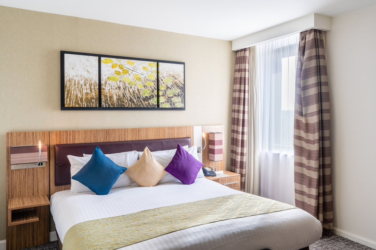 Bedroom 2, Holiday Inn STEVENAGE by IHG, Hertfordshire
