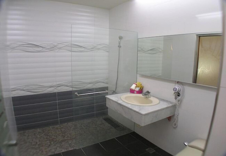 Bathroom 4, Changsing Business Motel, Tainan