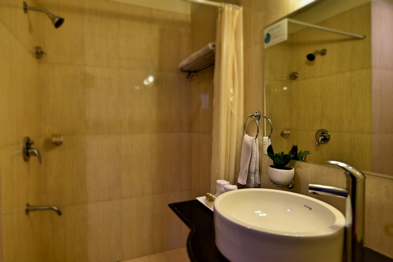 Bathroom, Hotel Surya Plaza, Kota