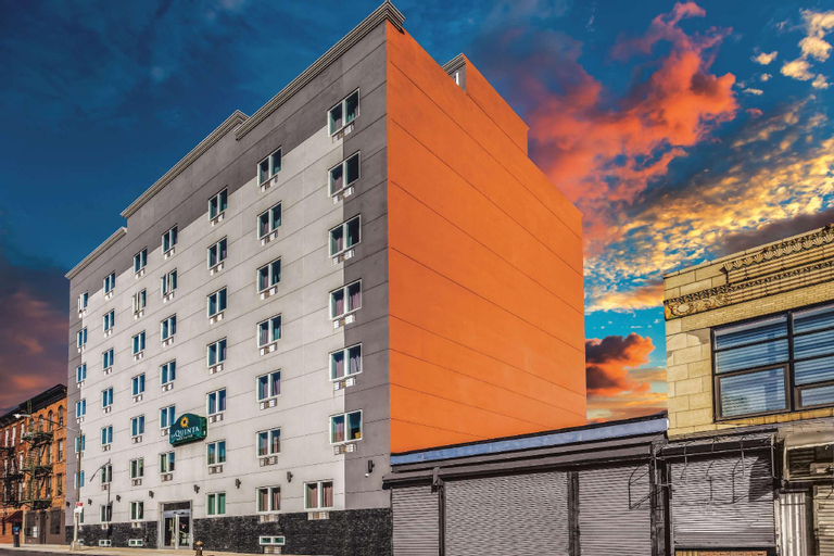 La Quinta Inn & Suites by Wyndham Brooklyn Central, New York