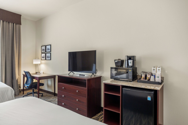 Bedroom 3, Cobblestone Hotel & Suites - De Pere/Green Bay, Brown