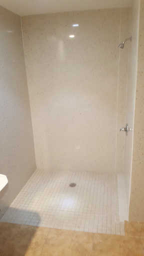 Bathroom 4, Fortuna Redwood Inn, Humboldt