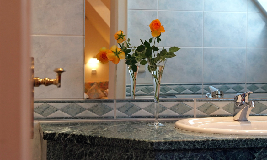 Bathroom 5, Romantik Hotel Markusturm, Ansbach