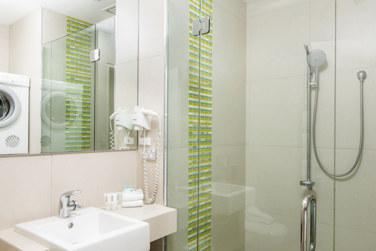 Bathroom 4, Quest Carlaw Park, Waitakere