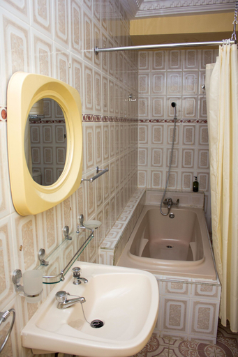 Bathroom 3, Jayliz Lodge Tema, Tema