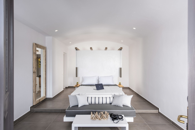 Bedroom 4, Caldera Memories, South Aegean