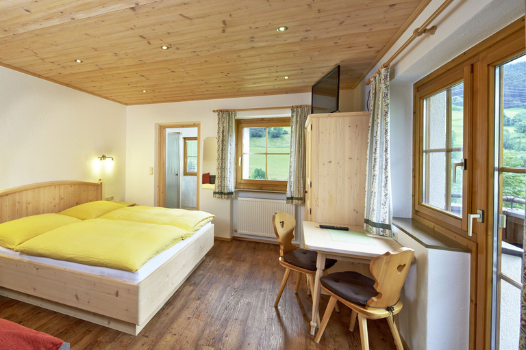 Bedroom 2, Bio-Bauernhof Vordergugg, Zell am See
