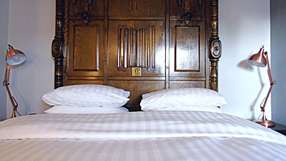 Bedroom 2, The Lion Hotel, Derbyshire