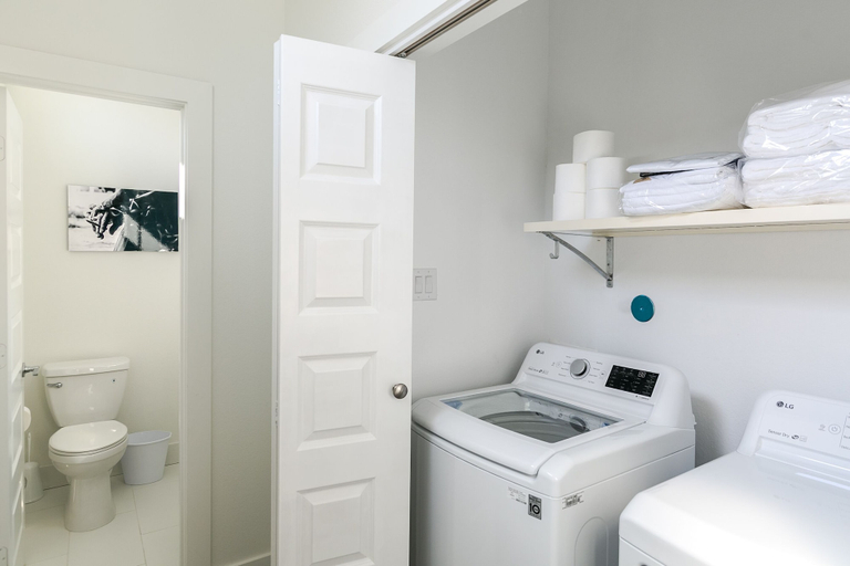 Bathroom 4, EaDo Signature, Houston