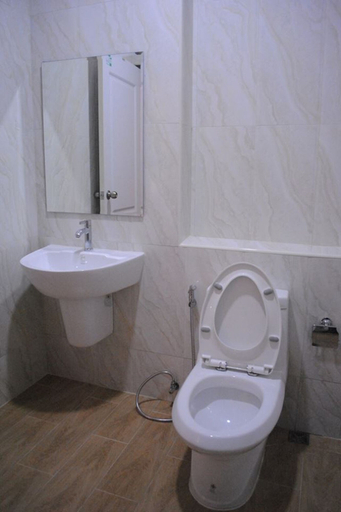 Bathroom 4, Rimnim Hostel, Muang Chiang Mai