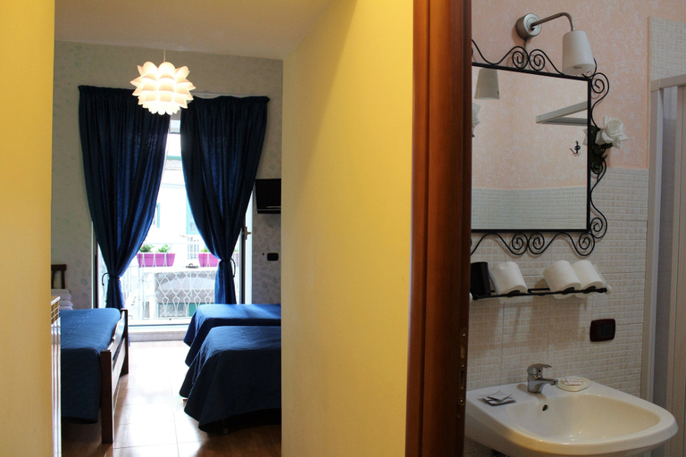 Bathroom 5, B&B Alloggio Maria, Napoli