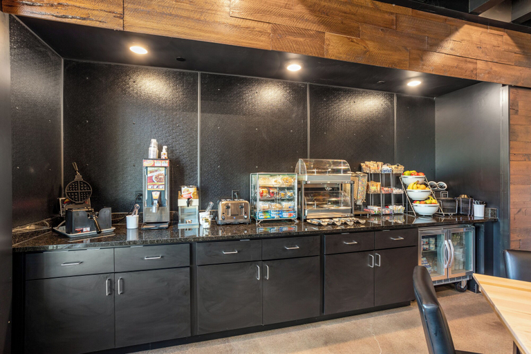 Food & Drinks 5, Cobblestone Hotel & Suites - De Pere/Green Bay, Brown
