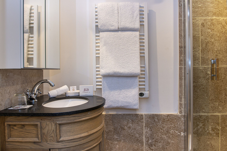 Bathroom 5, Chateau De Courban & Spa Nuxe, Côte-d'Or