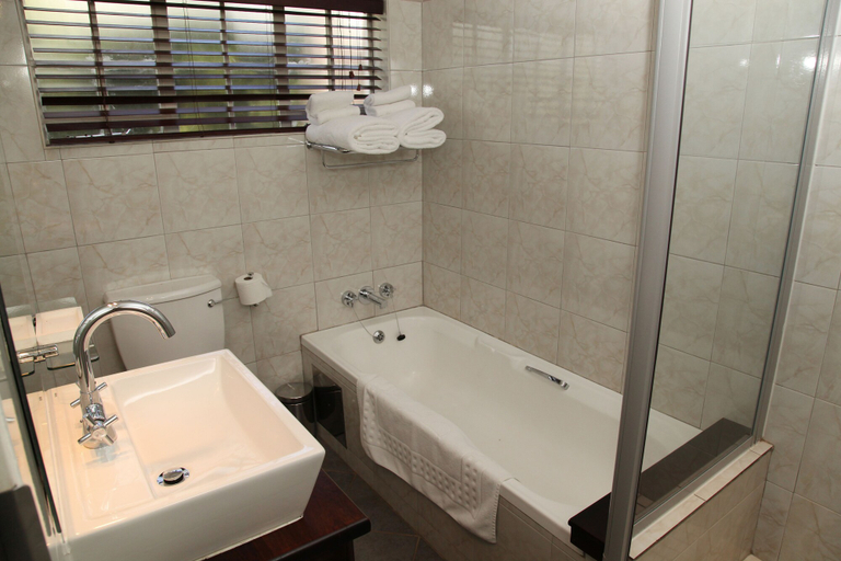 Bathroom 5, Village Ridge Boutique Stays, City of Tshwane