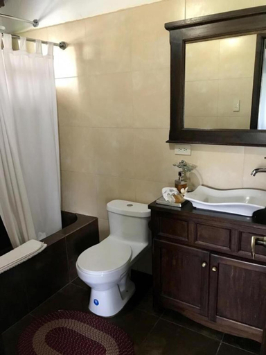 Bathroom 3, Chuquiragua Lodge & Spa, Mejía