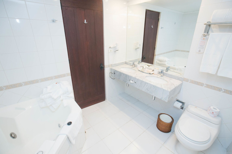 Bathroom 5, Santa Cruz Plaza, Colchagua