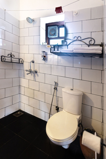 Bathroom 5, Fiesta Beach Resort, North Goa