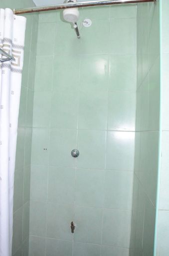 Bathroom 5, Sandton City Hotel, Starehe
