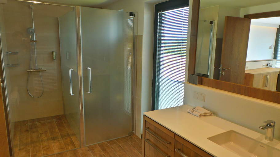 Bathroom 5, Hotel Diamond Country Club, Tulln