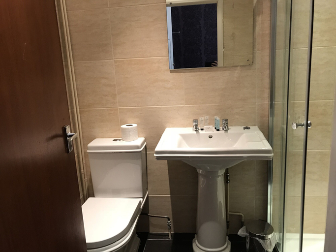 Bathroom 4, The Embassy Hotel, Norfolk
