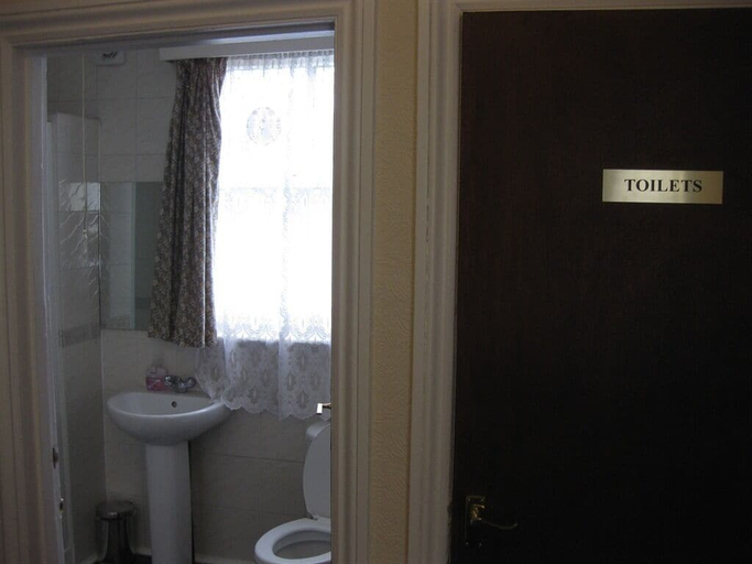 Bathroom 4, Charlotte Guest House, London