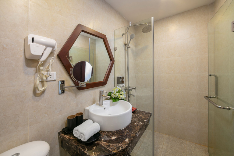 Bathroom 5, Victory Legend Hotel & Spa, Hoàn Kiếm