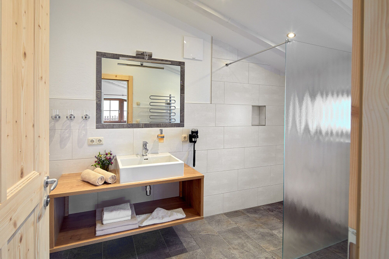 Bathroom 3, Bio-Bauernhof Vordergugg, Zell am See