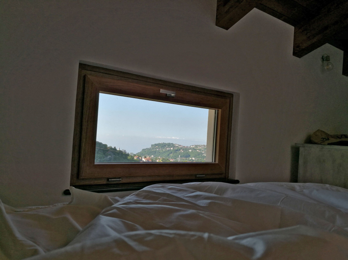 Bedroom 4, Songbird, Napoli