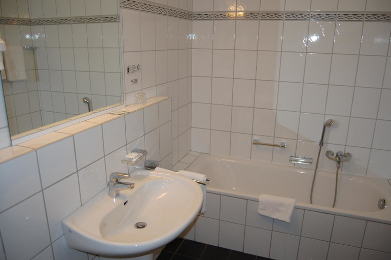 Bathroom 5, Hotel Hubertushof, Emsland